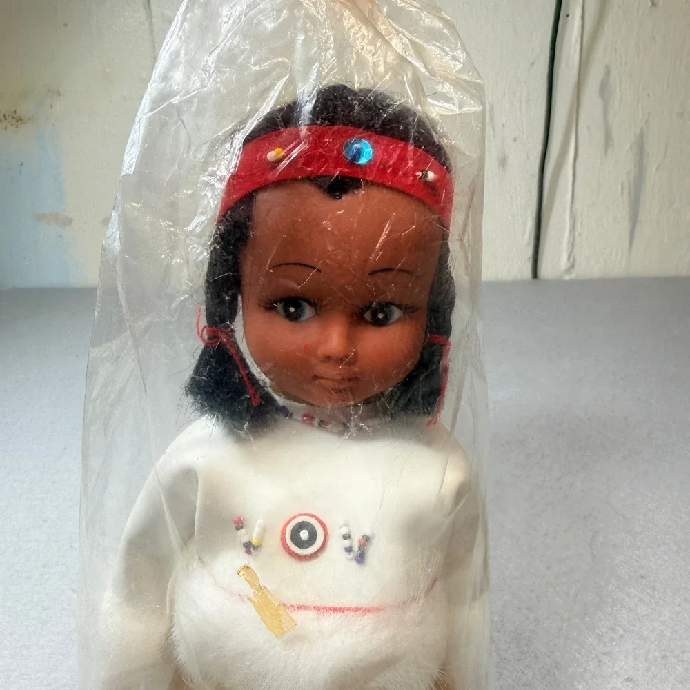 Vintage Native American Style Doll Red Bandana White Fur Trim Outfit Tombstone‎